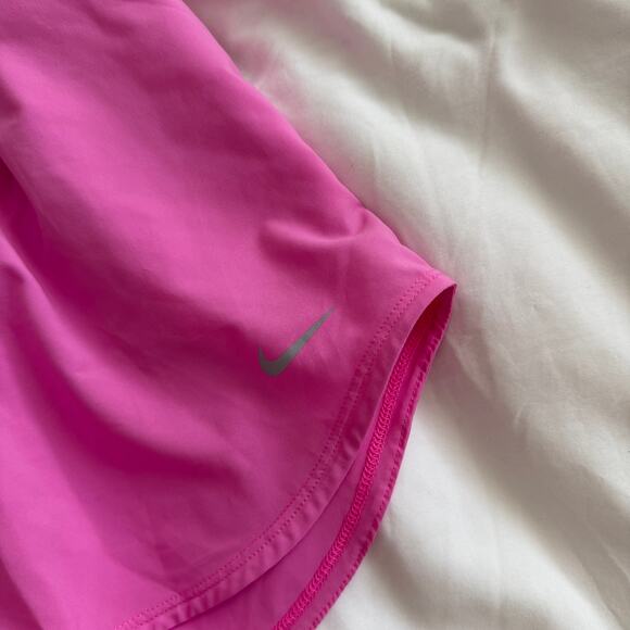 Nike One Women’s Dri-FIT Ultra High-Waisted 3" Shorts Pink Size S - Picture 3 of 6